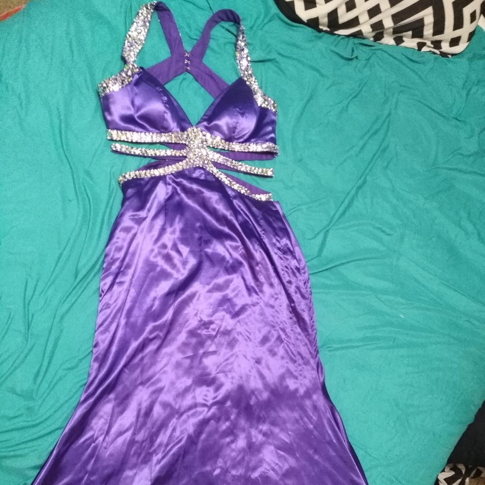 PROM DRESS - Picture 2 of 3